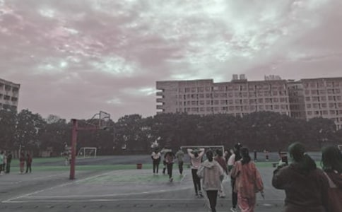 《操場上》教學(xué)設(shè)計